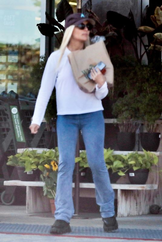 MELISSA COHEN Out Shopping at Whole Foods in Malibu 07/14/2023