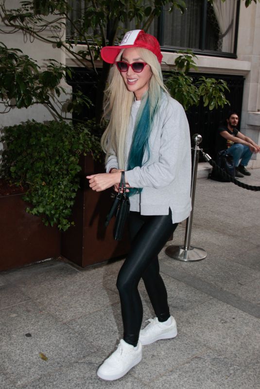 MELISSA REESE Arrives at Her Hotel in Paris 07/12/2023