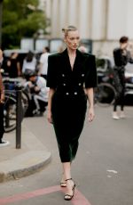 MEREDITH DUXBURY Arrives at Alexandre Vauthier Fall/Winter 23/24 Haute Couture Show in Paris 07/04/2023