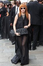NATASHA LYONNE Arrives at Jean Paul Gaultier Haute Couture Spring.Summer 23/24 Show at Paris Fashion Week 07/05/2023