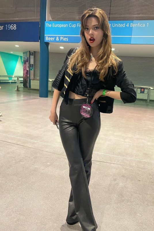 NIKKI HAHN - Instagram Photos 07/04/2023