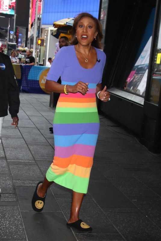 ROBIN ROBERTS Arrives at Good Morning America in New York 07/24/2023