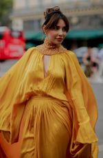 SANANAS Arrives at Stephane Rolland Fall/winter 23/24 Haute Couture Show in Paris 07/04/2023