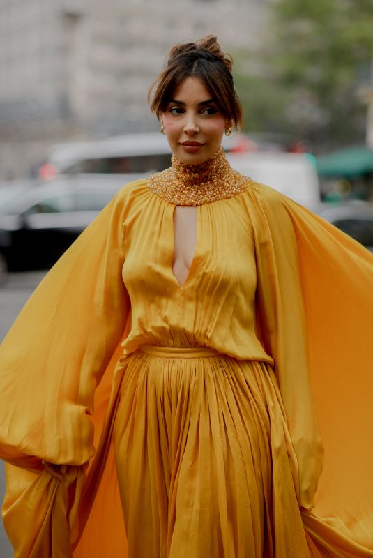 SANANAS Arrives at Stephane Rolland Fall/winter 23/24 Haute Couture Show in Paris 07/04/2023