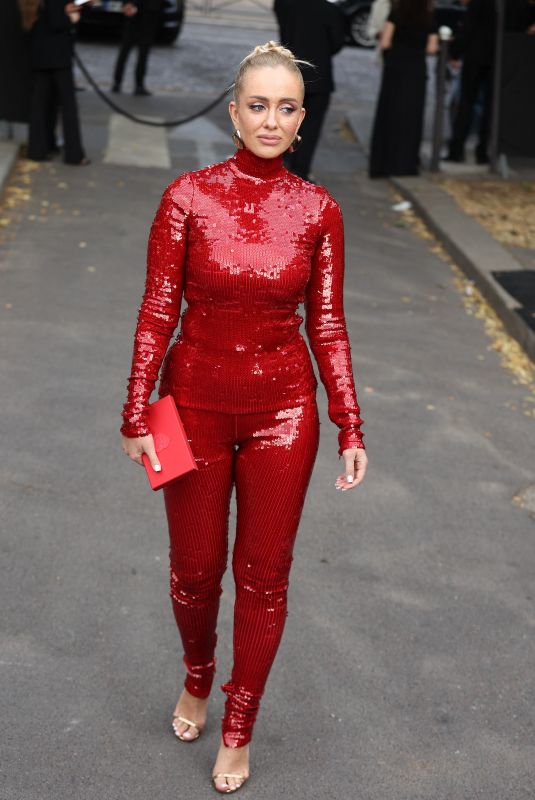 SASHA RAY Arrives at Giorgio Armani Prive Haute Couture Fall/winter 23/24 Show in Paris 07/04/2023