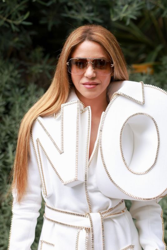 SHAKIRA at Viktor & Rolf Haute Couture Fall/winter 2023/2024 Show at Paris Fashion Week 07/05/2023
