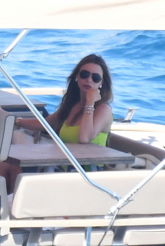 SOFIA VERGARA Out for Lunch at Conca del Sogno Restaurant in Nerano 07/15/2023