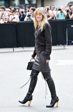 SUKI WATERHOUSE at Fendi Haute Couture Fall/winter 23/24 Show at Paris Fashion Week 07/06/2023