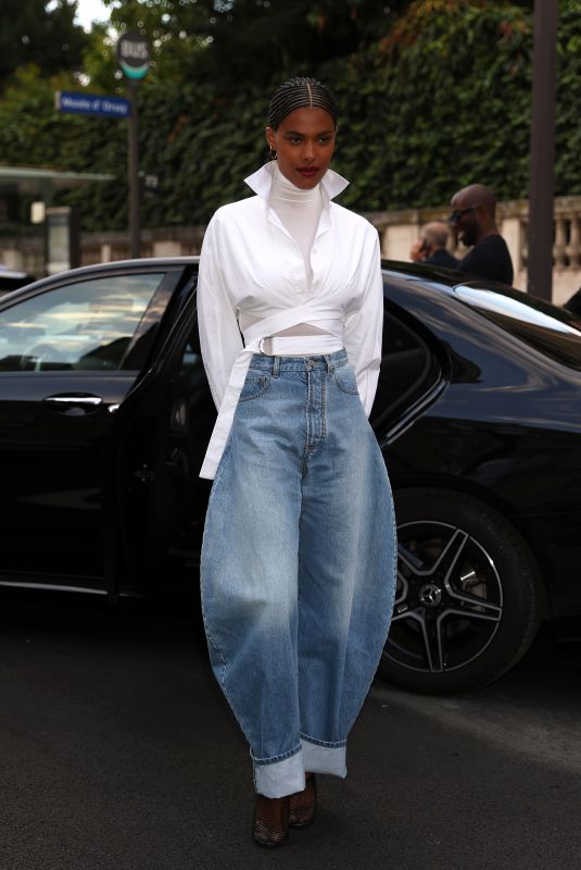 TINA KUNAKEY Leaves Azzedine Alaia Haute Couture Show in Paris 07/02/2023