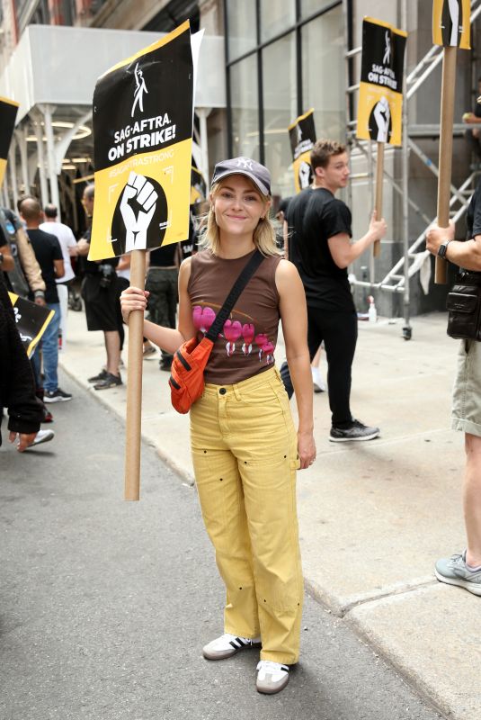 ANNASOPHIA ROBB at SAG-AFTRA Strike in New York 08/03/2023