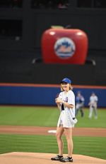 CHLOE MORETZ Throws Out First Pitch at Chicago Cubs vs. New York Mets Game in New York 08/07/2023