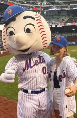 CHLOE MORETZ Throws Out First Pitch at Chicago Cubs vs. New York Mets Game in New York 08/07/2023