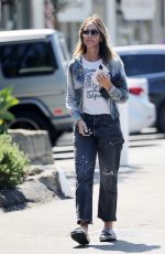 CHRISTINE BAUMGARTNER Shopping at Vons in Montecito 08/25/2023