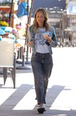 CHRISTINE BAUMGARTNER Shopping at Vons in Montecito 08/25/2023