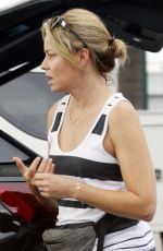 ELIZABETH BANKS Shopping at Ralphs Grocery in Los Angeles 07/31/2023