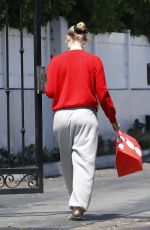 ELLE FANNING Has an Item Delivered to Her Home in Los Angeles 08/21/2023