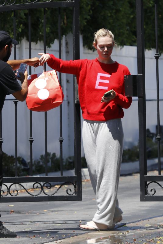 ELLE FANNING Has an Item Delivered to Her Home in Los Angeles 08/21/2023