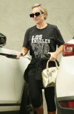 FIFI BOX Arrives at Pilates Class in Melbourne 08/04/2023