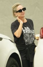 FIFI BOX Arrives at Pilates Class in Melbourne 08/04/2023