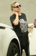 FIFI BOX Arrives at Pilates Class in Melbourne 08/04/2023