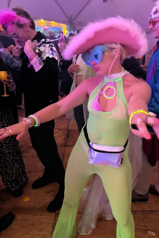 FLORENCE PUGH - Instagram Photos 08/07/2023
