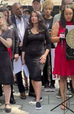 FRAN DRESCHER at SAG Strike in New York 08/01/2023