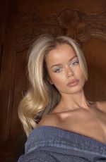 FRIDA AASEN - Instagram Photos 08/08/2023
