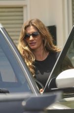 GISELE BUNDCHEN Moving Out of Her Miami Rental 08/30/2023
