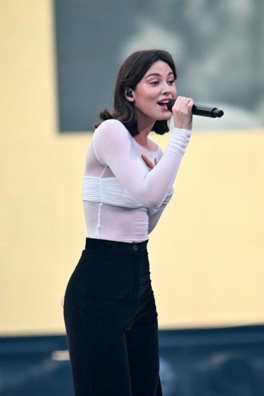 GRACIE ABRAMS at Night Two of Taylor Swift The Eras Tour at Sofi Stadium in Los Angeles 08/07/2023