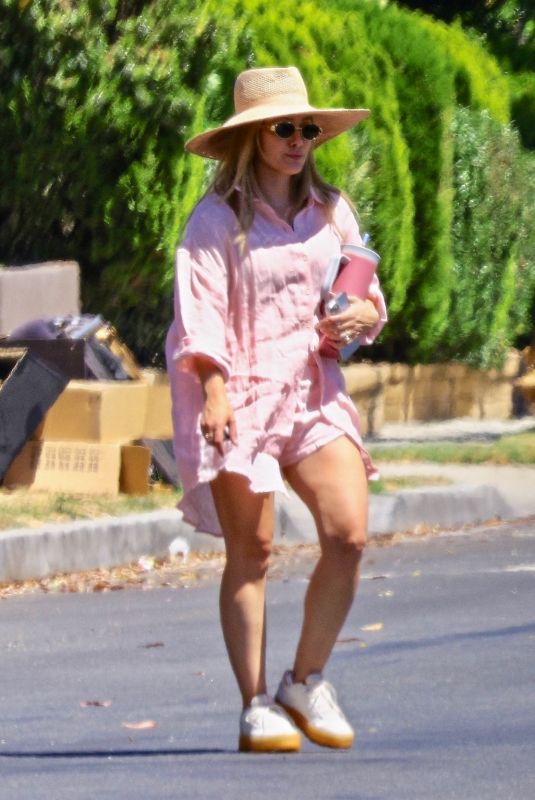 HILARY DUFF Out at a Park in Sherman Oaks 08/18/2023