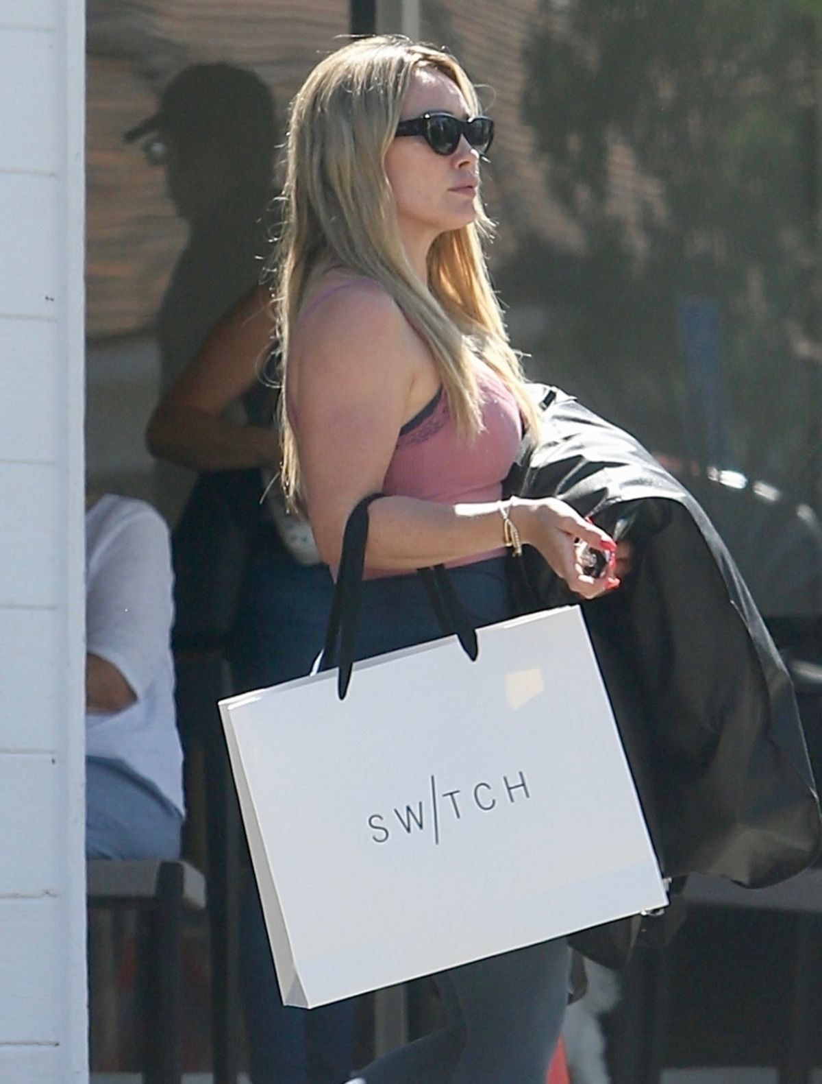 Hilary Duff Out in Santa Monica Calif August 23, 2012 – Star Style