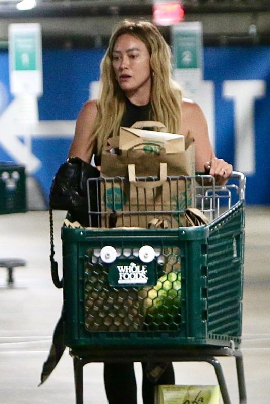HILARY DUFF Shopping for Grocery at Whole Foods in Sherman Oaks 08/23/2023