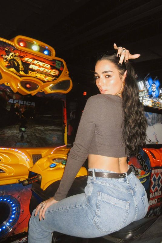 INDIANA MASSARA - Instagram Photos 08/02/2023