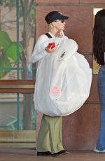 JANUARY JONES Picking up a Wedding Fress for Her Sister