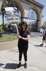 JEANNE TROPPLEHORN at SAG-AFTRA and WGA Strike at Paramount Studios in Hollywood 08/04/2023