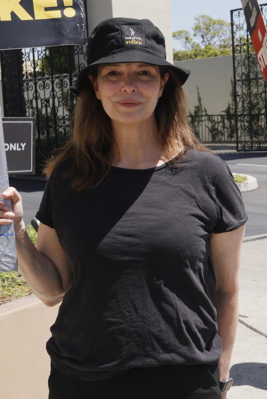 JEANNE TROPPLEHORN at SAG-AFTRA and WGA Strike at Paramount Studios in Hollywood 08/04/2023