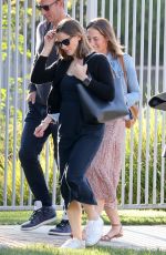 JENNIFER GARNER Arrives at a Meeting with Friends in Los Angeles 08/21/2023 
