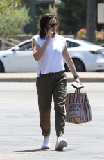 JENNIFER GARNER Out and About in Brentwood 08/12/2023