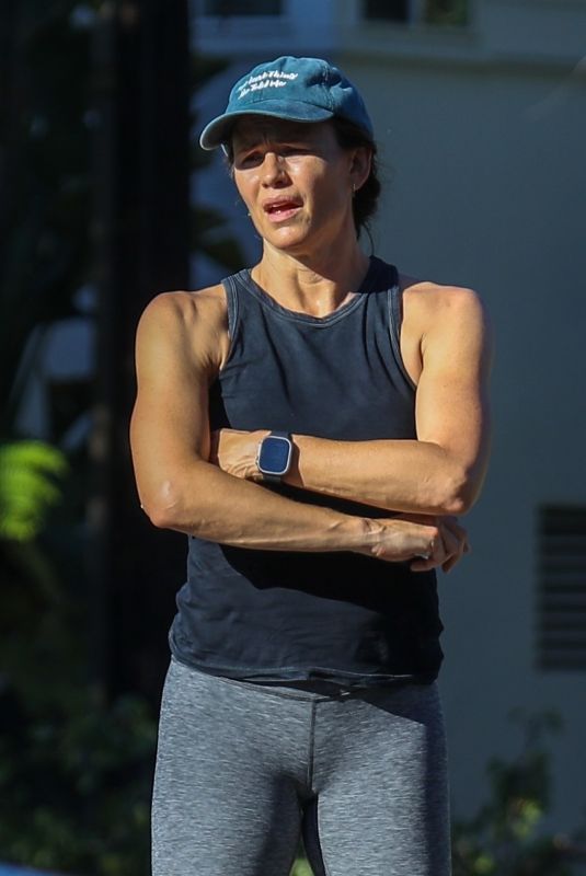 JENNIFER GARNER Out Jogging in Brentwood 08/29/2023