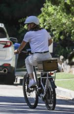 JENNIFER GARNER Out Riding a Bike in Brentwood 08/27/2023