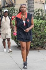 JENNIFER HUDSON Shopping for New Glasses at EyeBar Optician in Beverly Hills 07/31/2023