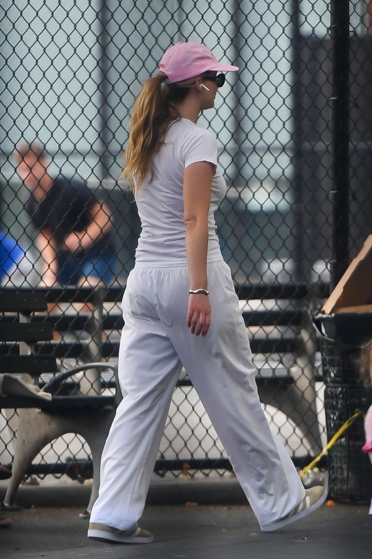 https://www.hawtcelebs.com/wp-content/uploads/2023/08/jennifer-lawrence-at-a-playground-in-new-york-08-21-2023-1.jpg