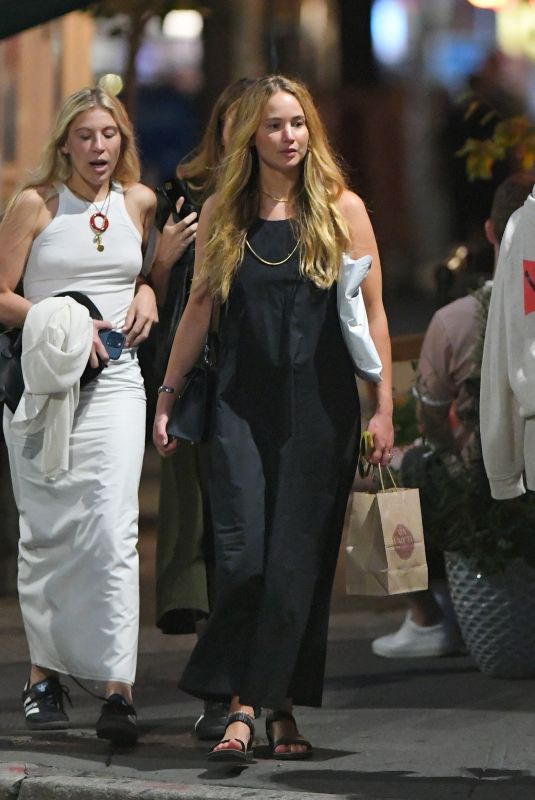 JENNIFER LAWRENCE, MOLLY HOWARD and TRACY DUBB Out for Dinner at Via Carota in New York 08/22/2023