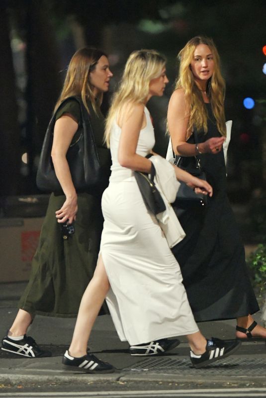 JENNIFER LAWRENCE Out for Dinner with Friends at Via Carota in New York 08/22/2023