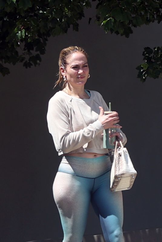JENNIFER LOPEZ Heading to a Gym in New York 07/31/2023