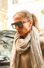JENNIFER LOPEZ Shopping for Some Antique at Le Marais and Saint Germain Area in Paris 08/07/2023