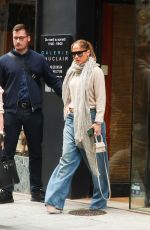 JENNIFER LOPEZ Shopping for Some Antique at Le Marais and Saint Germain Area in Paris 08/07/2023