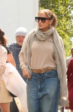 JENNIFER LOPEZ Shopping for Some Antique at Le Marais and Saint Germain Area in Paris 08/07/2023
