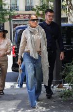 JENNIFER LOPEZ Shopping for Some Antique at Le Marais and Saint Germain Area in Paris 08/07/2023