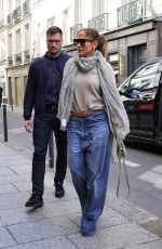JENNIFER LOPEZ Shopping for Some Antique at Le Marais and Saint Germain Area in Paris 08/07/2023